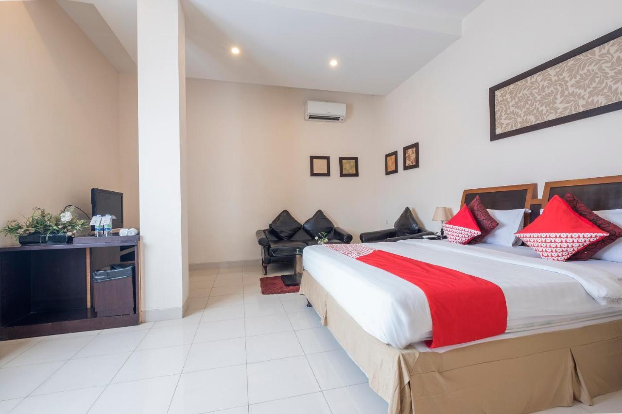 Oyo 424 Asia Hotel Макасар Экстерьер фото