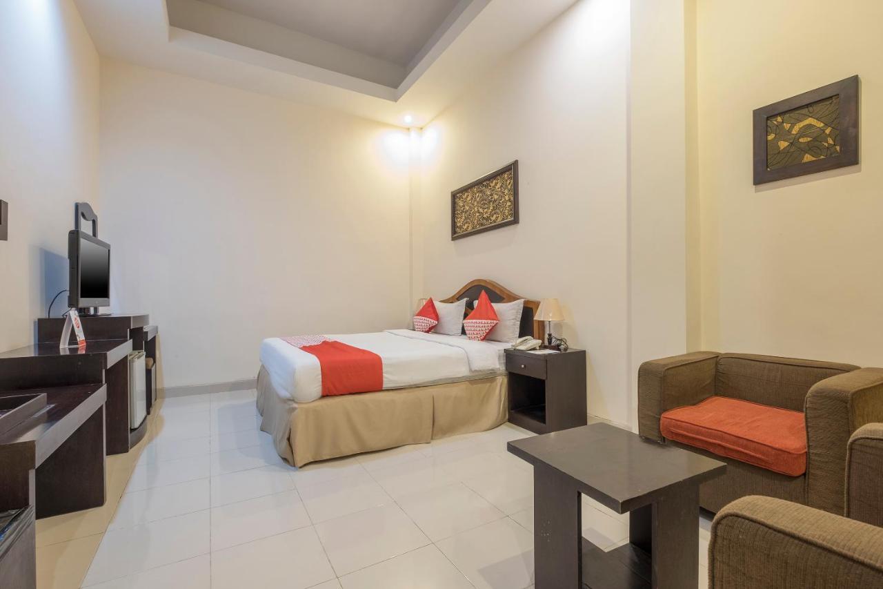 Oyo 424 Asia Hotel Макасар Экстерьер фото