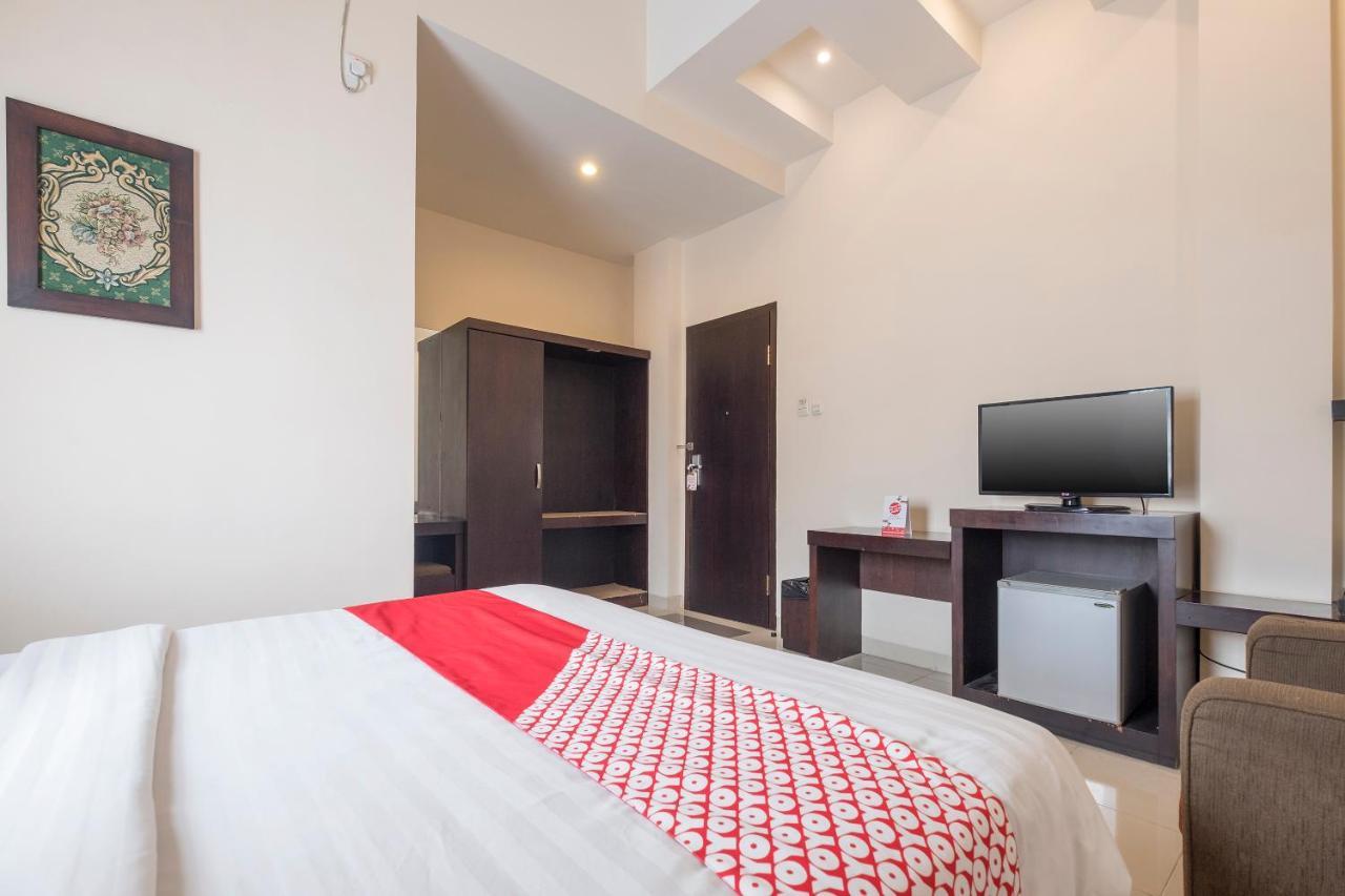 Oyo 424 Asia Hotel Макасар Экстерьер фото