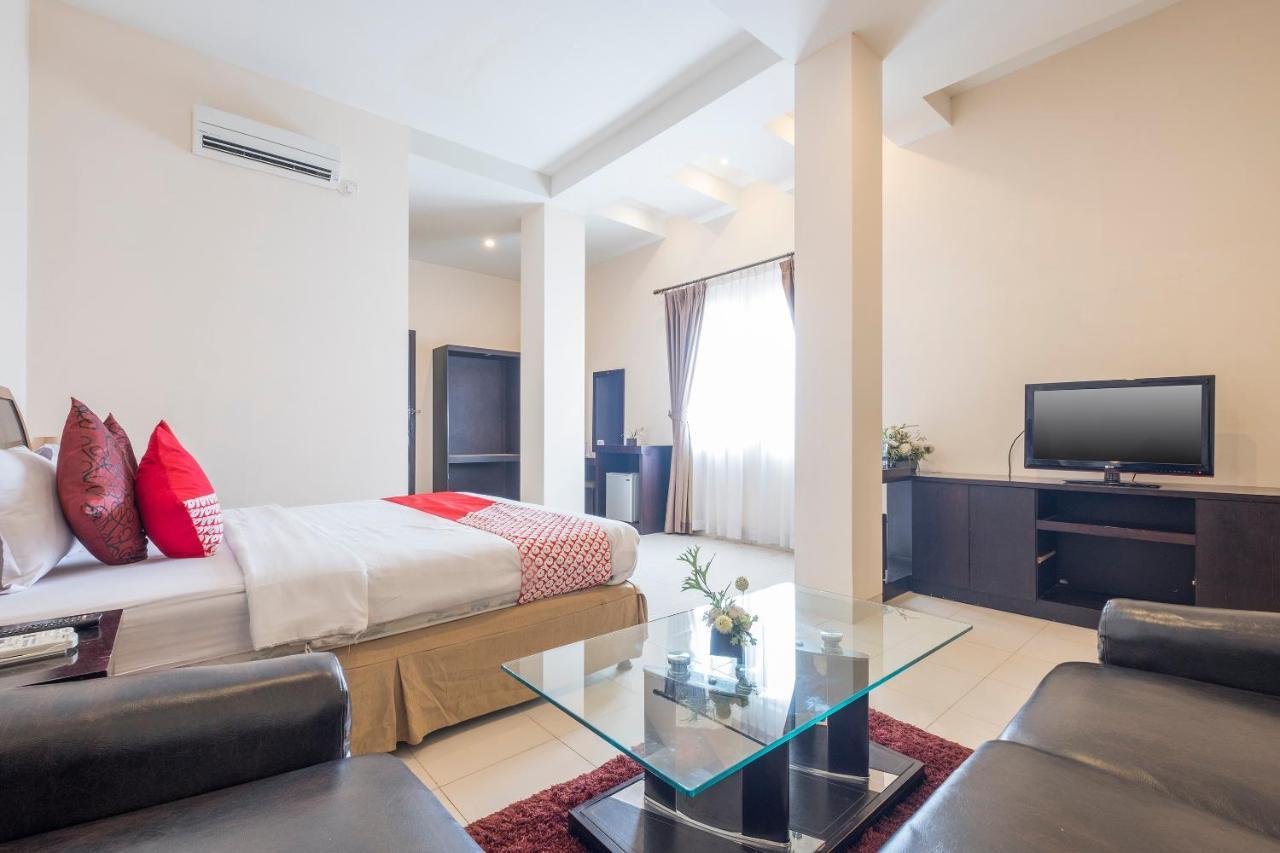 Oyo 424 Asia Hotel Макасар Экстерьер фото