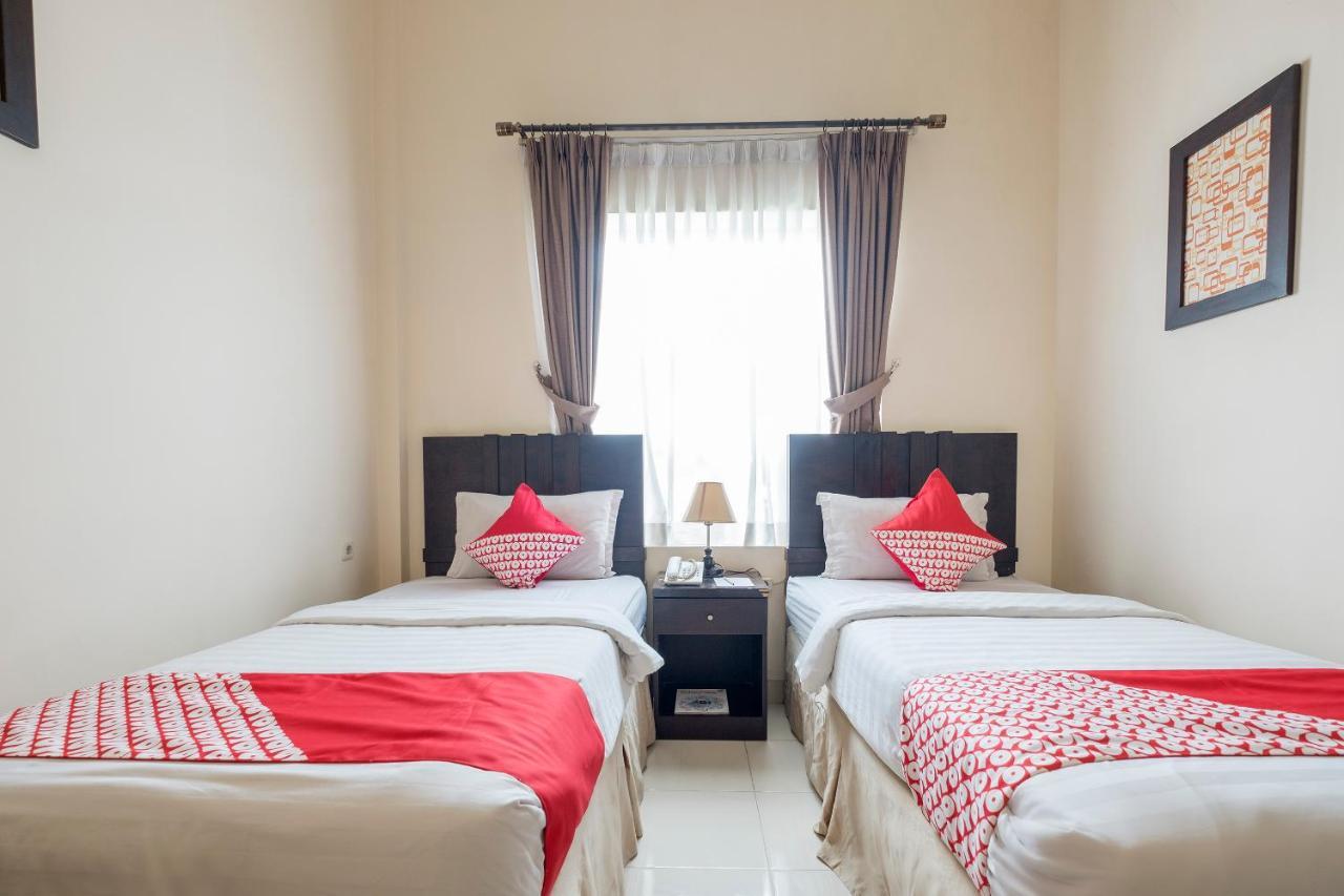 Oyo 424 Asia Hotel Макасар Экстерьер фото